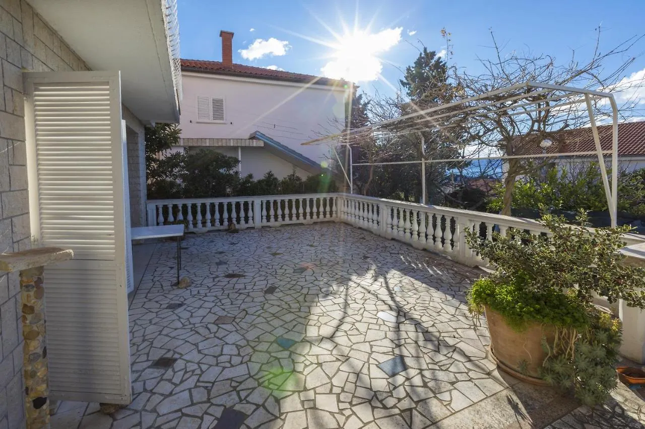 Studio Selce 2383B Apartment 0*,